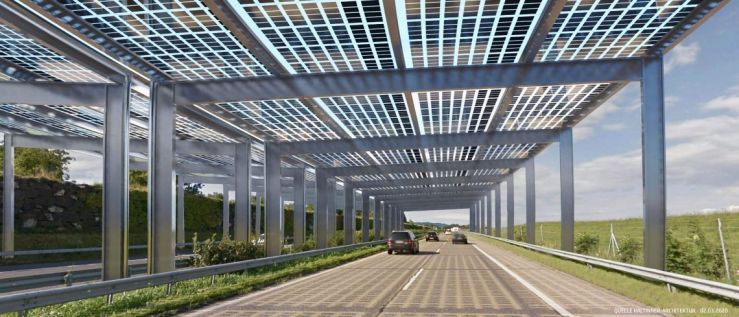 photovoltaik über der autobahn